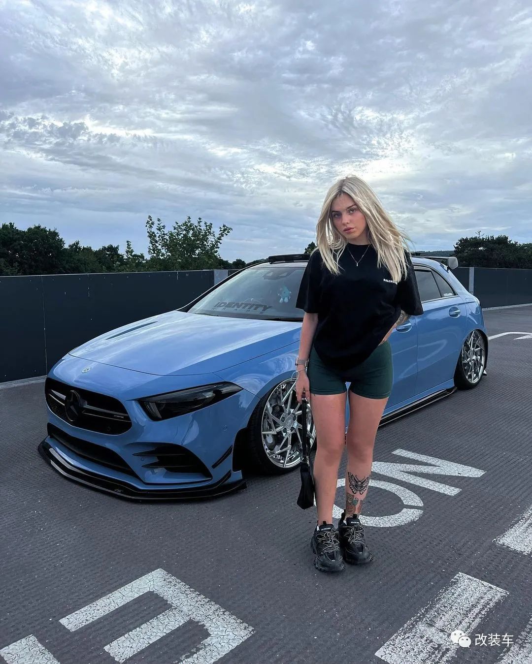 奔驰c级小姐姐改装,奔驰威霆改装小姐姐