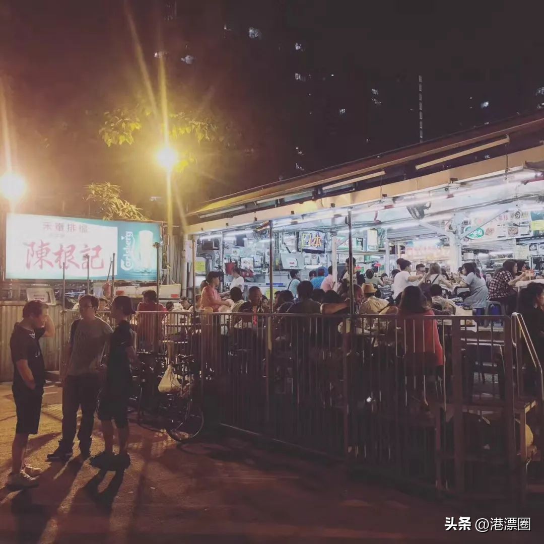 一家店铺宣布关门整条街,一家店突然停业了