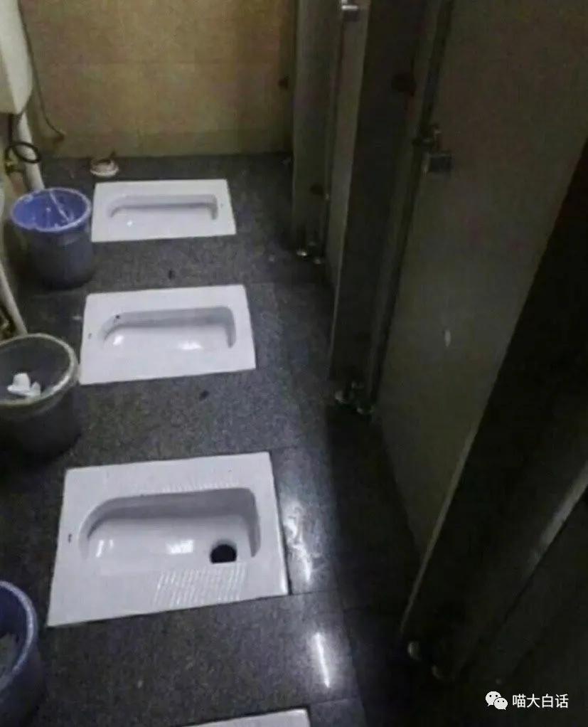 “不小心把饭卡落在女浴室后....”哈哈哈哈哈这是什么名场面