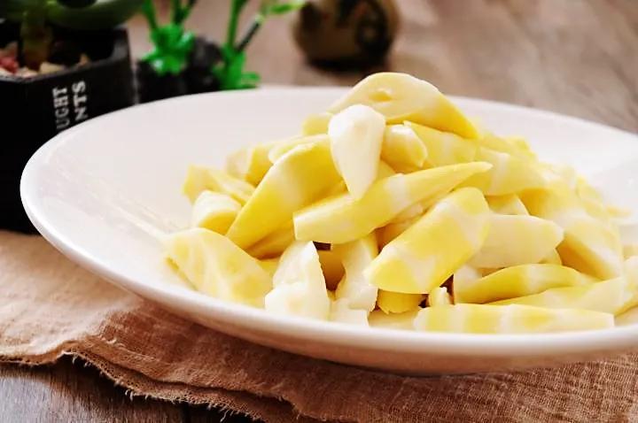 食在贵州农家特产,遵义桐梓马鞍山转盘方竹笋火锅