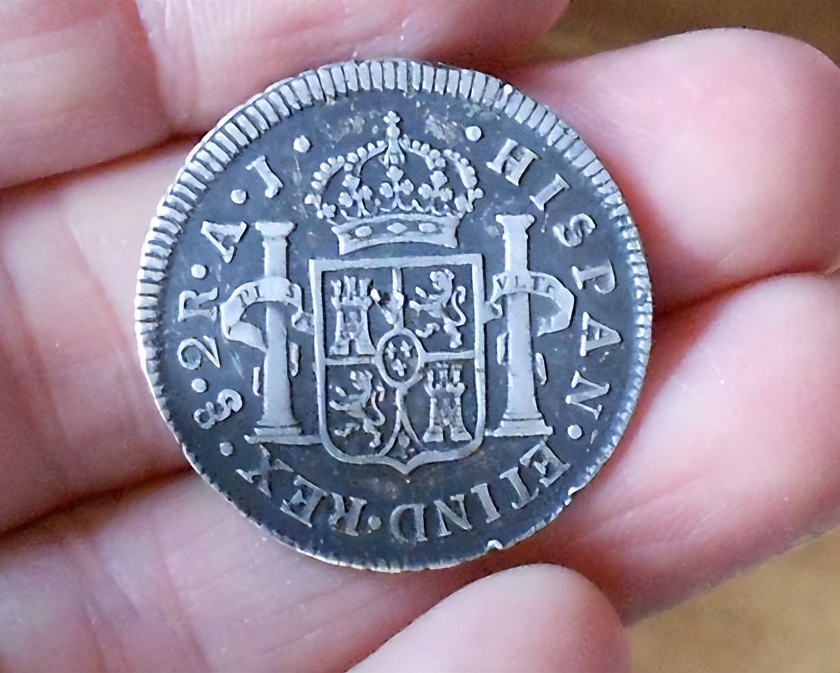 西班牙双柱银币1700元,西班牙双柱银币拍卖价值