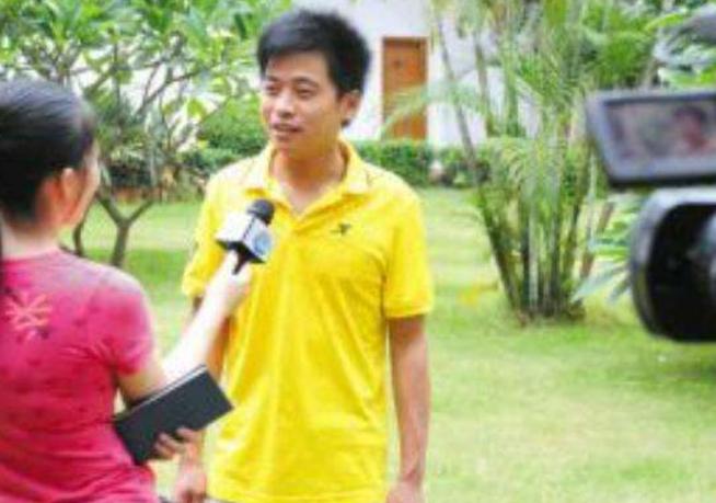 托举哥爬上四楼外墙救下2岁小孩,托举哥徒手爬楼救孩子