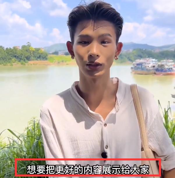 陆仙人每月都回老家，拍自己构思好的视频，骑电车上身直得像钢板