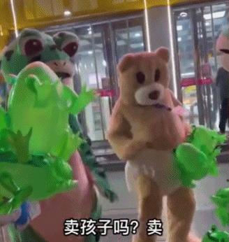 16岁卖青蛙,创业摆摊卖青蛙