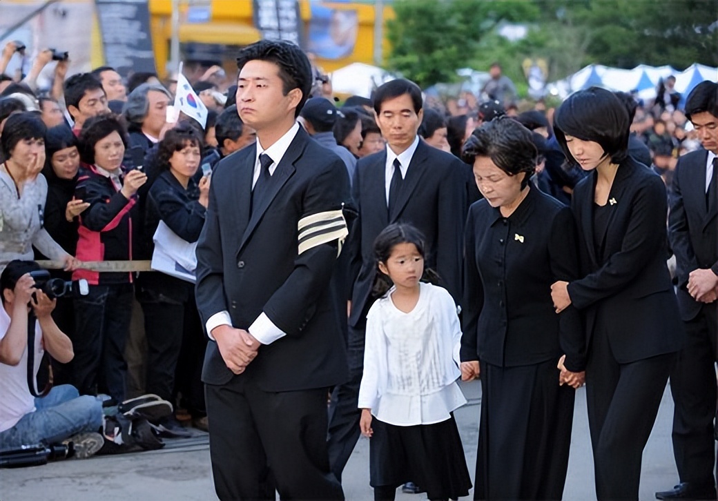 2009年，韩国前总统卢武铉跳崖身亡，女儿入狱，儿子在中国工作
