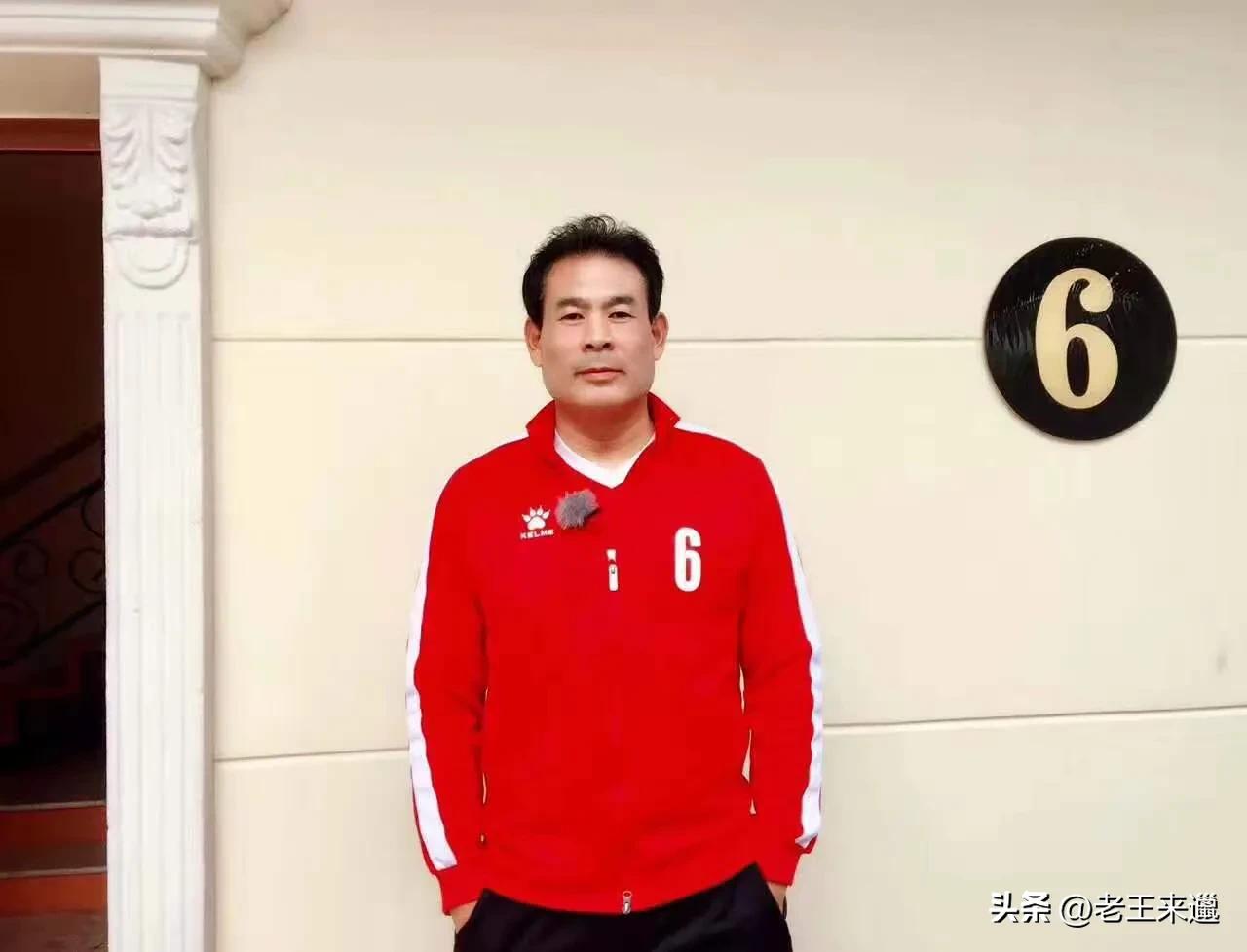 单腿深蹲颠球吉尼斯纪录,周道华60分钟颠球视频