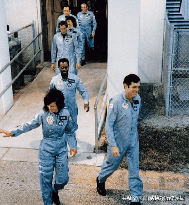 【晚清*楼青**旧影】*楼青**女媚态百出，丰乳肥臀，风情难挡！