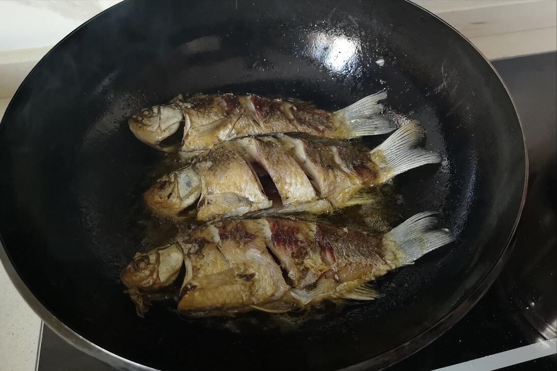 炖鱼汤怎么炖不腥好喝,鱼汤怎么熬才好喝汤不腥