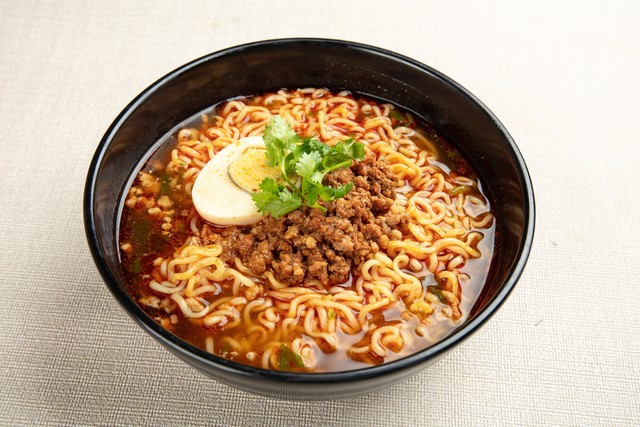 我摆摊一年赚了5万需要交税吗,我摆摊卖小吃还债的经历