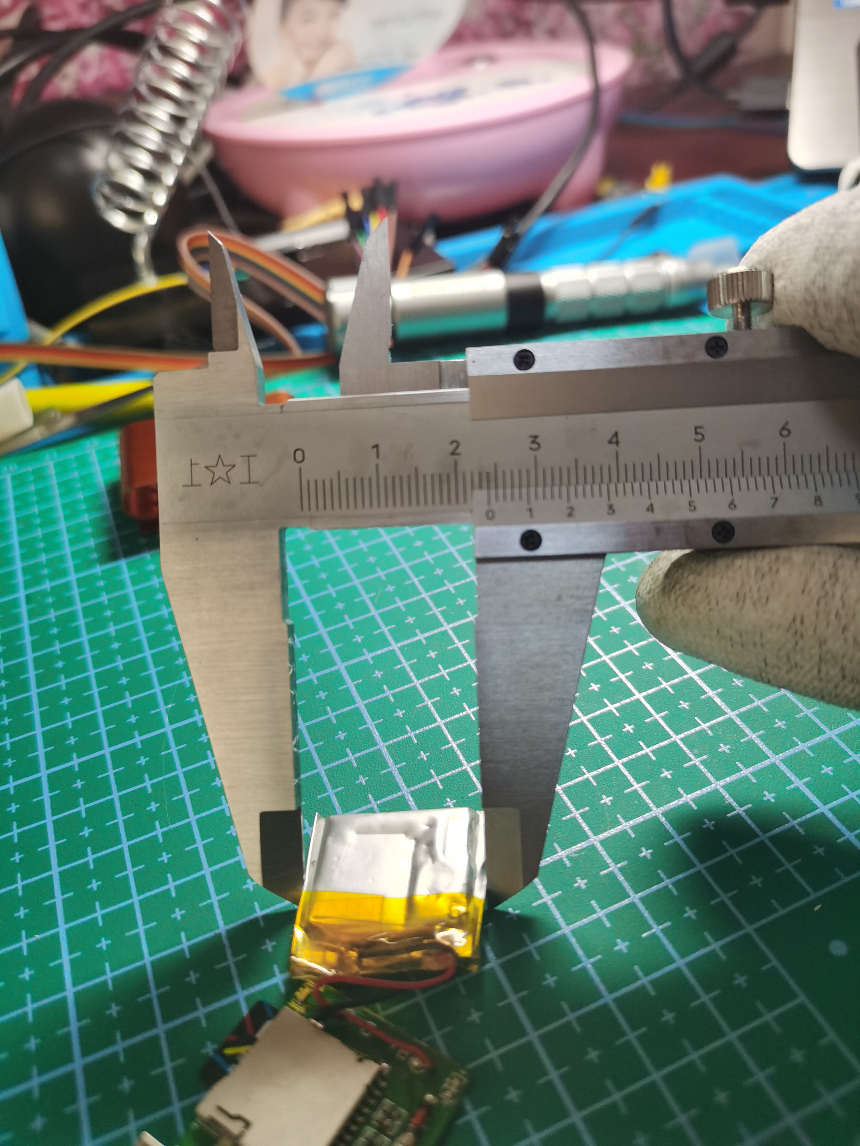 mp3充不进去电，无法*放播**，检测出电池问题，更换新电池