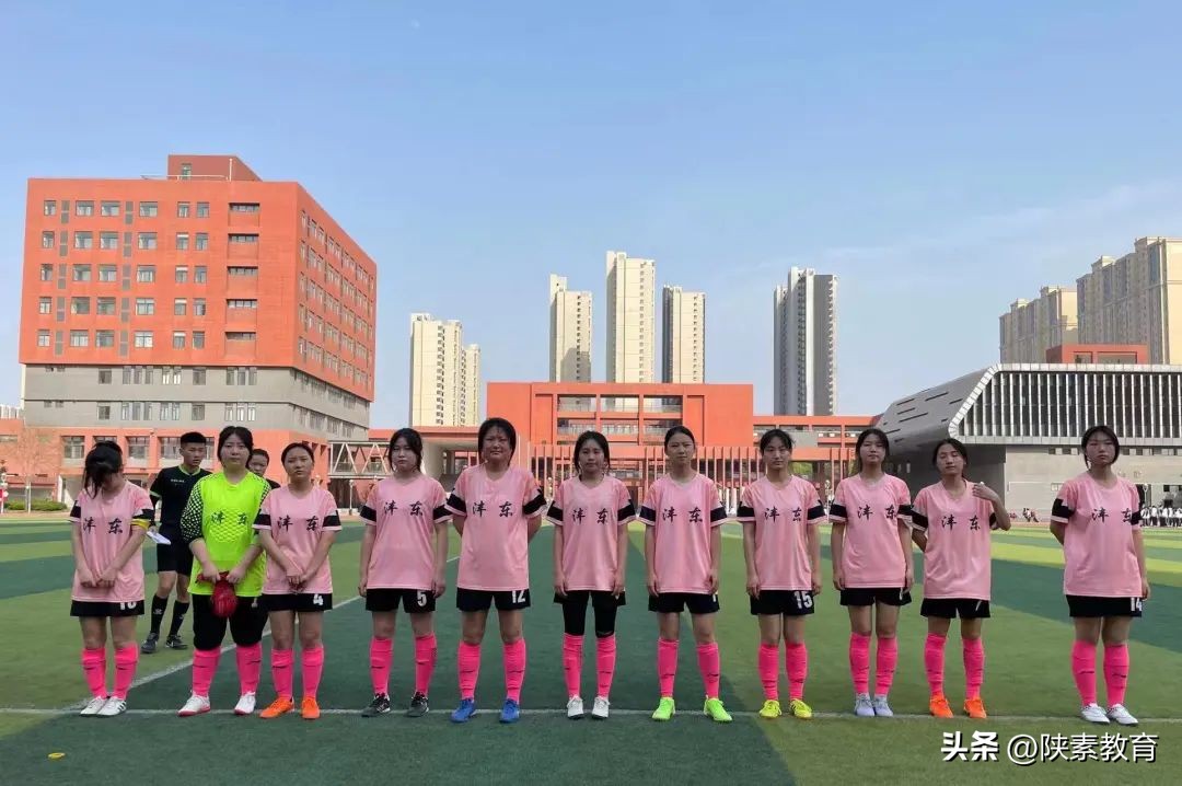 绿茵逐梦足够精彩手抄报,绿茵逐梦足够精彩作文