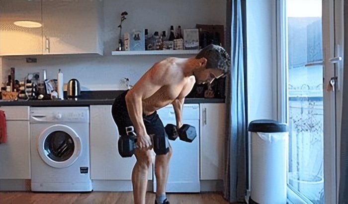 只需一个混合动作锻炼全身肌肉,只有一组哑铃怎样锻炼腹肌