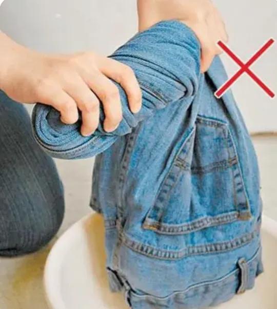 衣服一定要这样清洗,别不当回事,不然衣服“越洗越旧”
