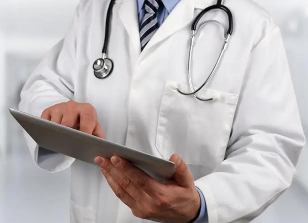 女性到了夜晚放屁多怎么回事,女性到了夜晚放屁多响怎么回事