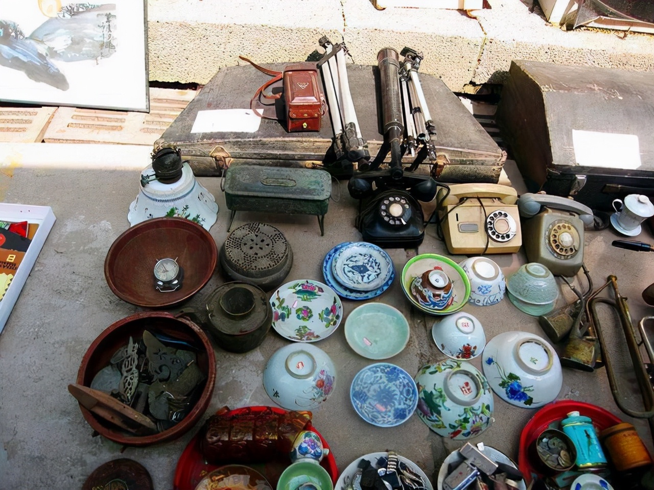 七旬老人50年收藏千万,老人痴迷古玩