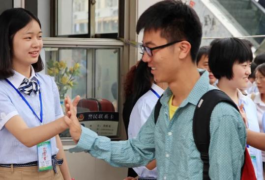 小学生发型清爽有层次感男生,女中学生的发型十款不挑脸发型