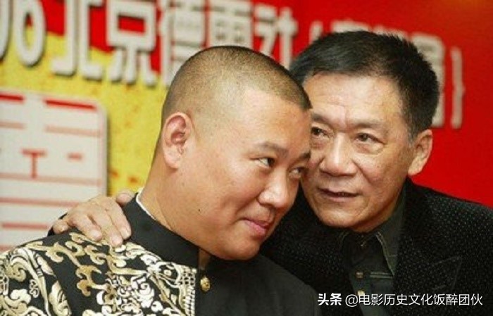 侯耀文收郭德纲为徒的原因,郭德纲拜侯耀文当师傅被众人排挤