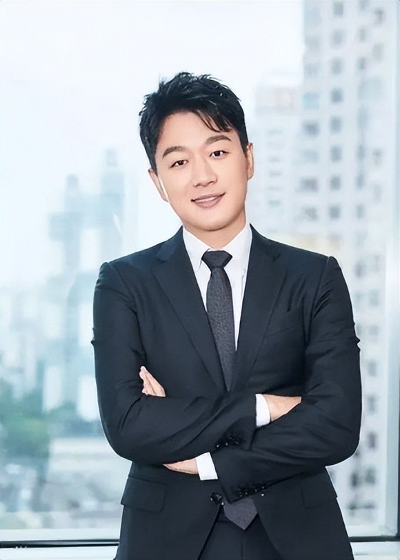 佟大为关悦结婚10周年,佟大为的妻子关悦比老公大多少