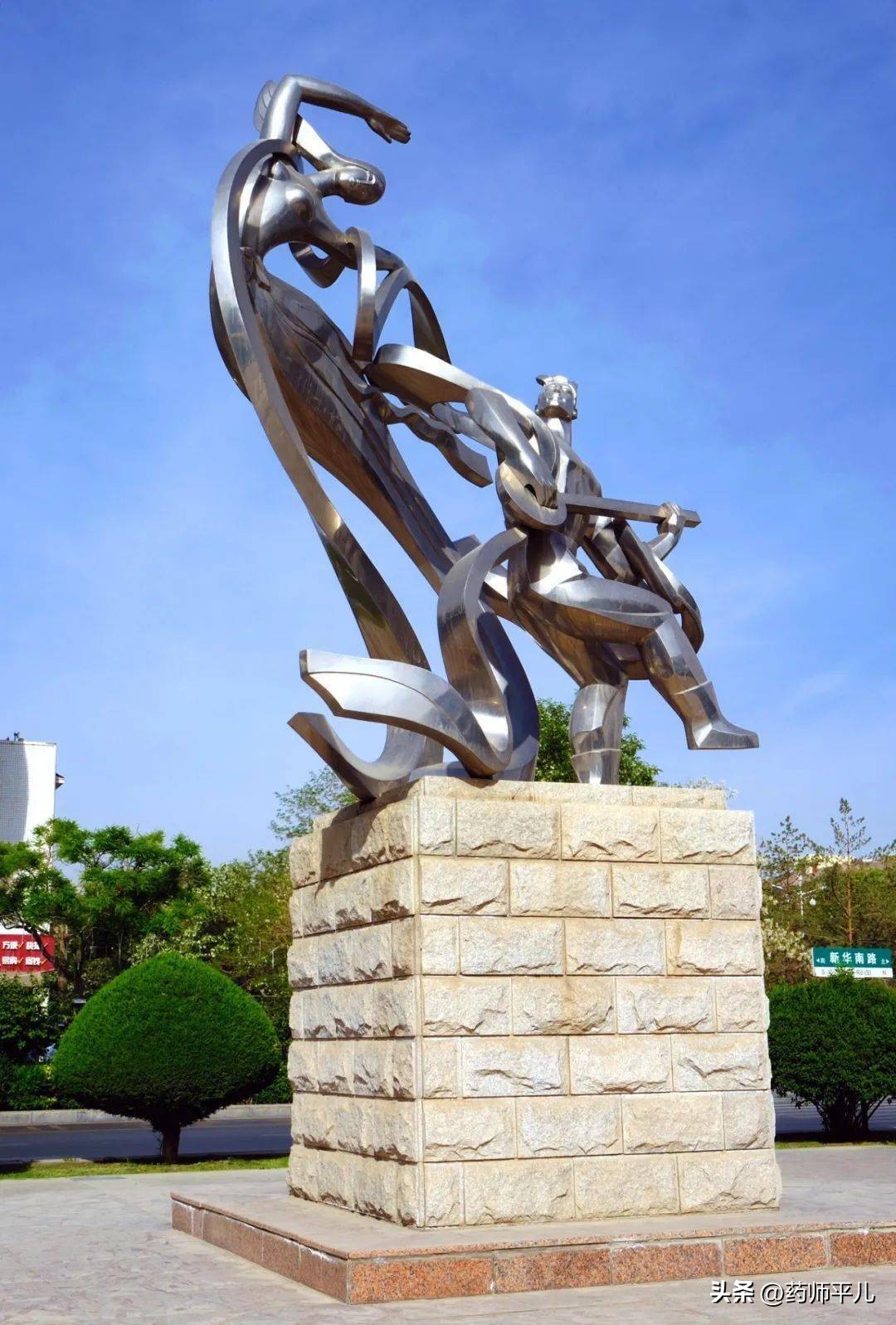 最美嘉峪关城市雕塑都在这里,嘉峪关景区拍照互动性雕塑