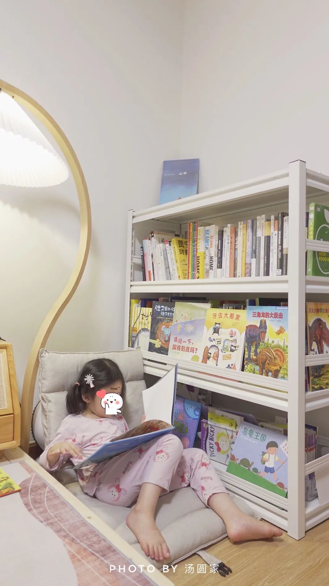 小户型给孩子创造一个读书角,1平米的温馨读书角设计