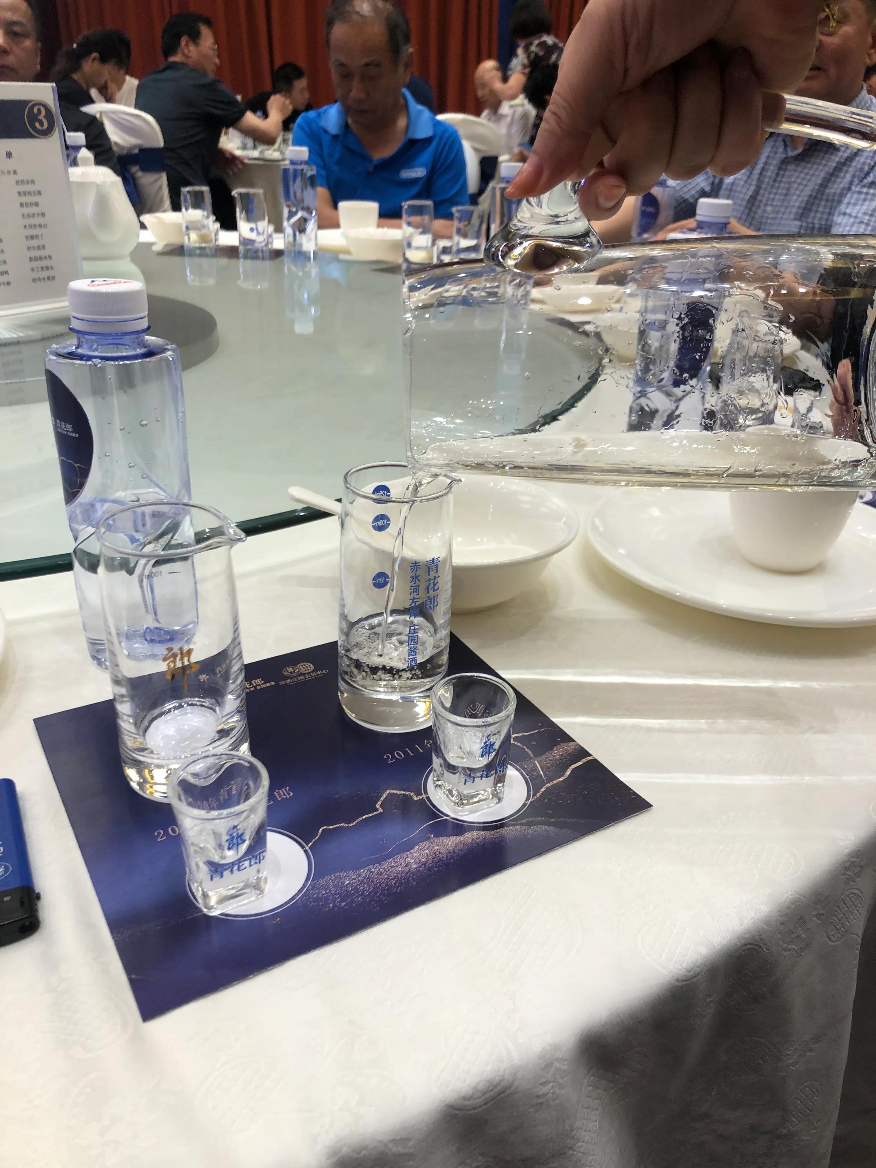 青花郎陈酿和青花郎经典的区别,青花郎20年是酱香还是浓香