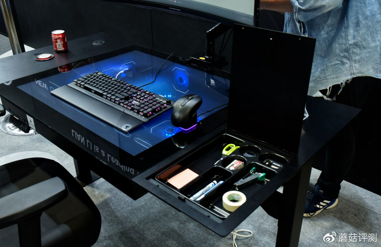 联力dk电脑桌,联力dk水冷桌特别版