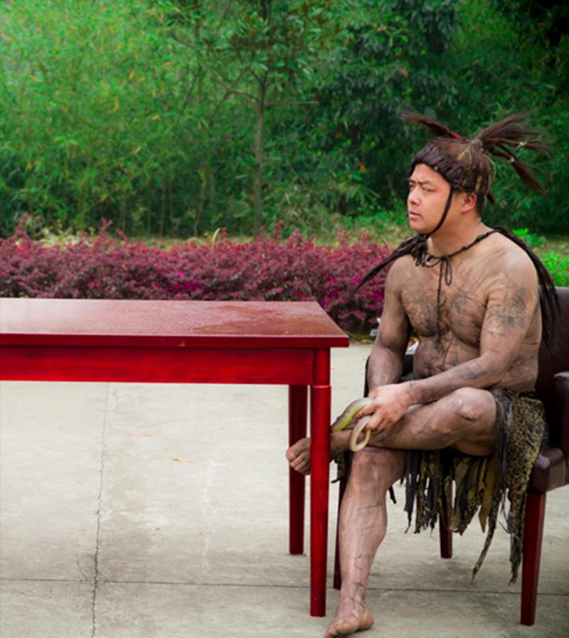 湖南嗜血野人：7岁掉入天坑，生吃蛇鼠存活8年，结局让人哭笑不得