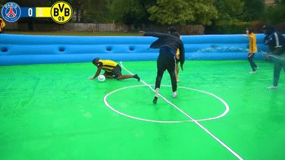 梅西足球比赛中最尴尬的场面,梅西来了都甘拜下风