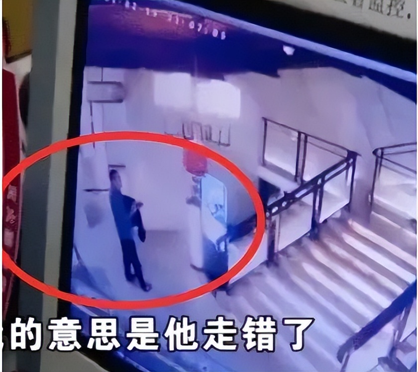 女子称酒店浴室出现裸男，裸男持手机待了8分钟，法律如何判？