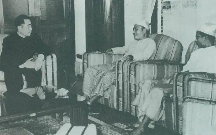 1954年出使日内瓦,周恩来用茅台酒宴请卓别林,请苏联外长吃豆包