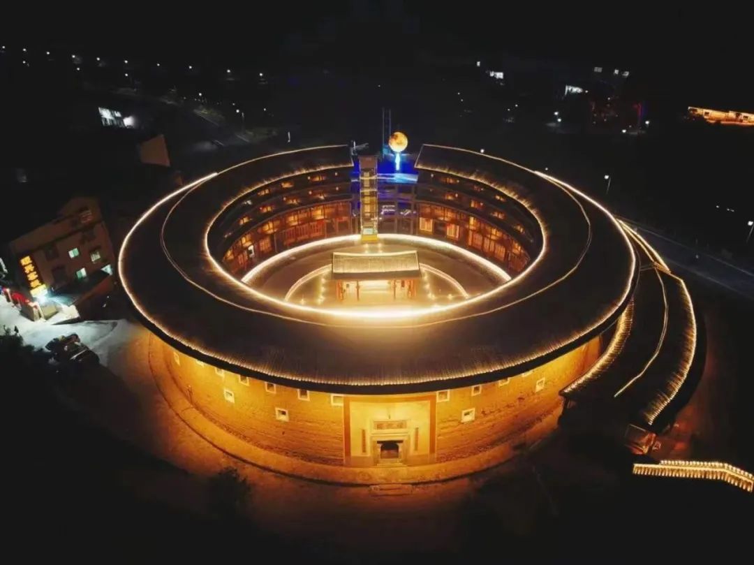 春暖花开游龙岩|永定土楼景区喜迎首个入境旅游团