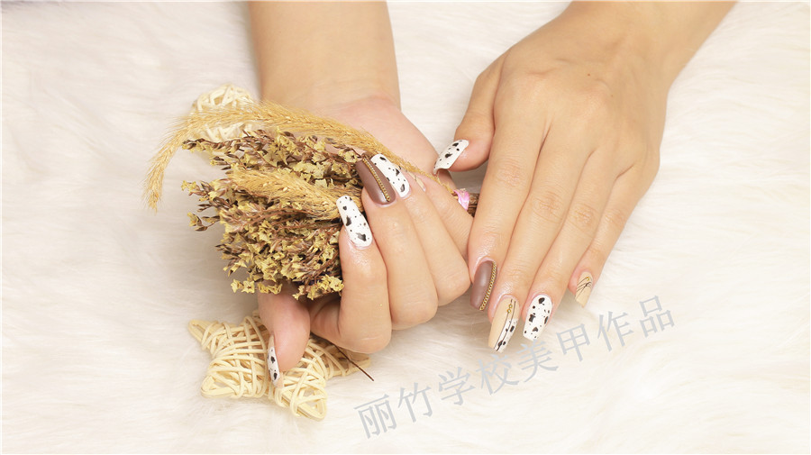 美甲店涂封层教程,美甲封层胶如何自己做