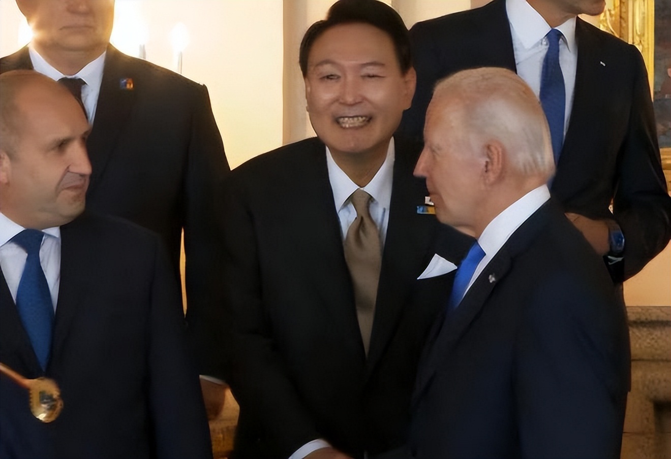 韩总统为什么要鞠躬,韩总统对日本鞠躬