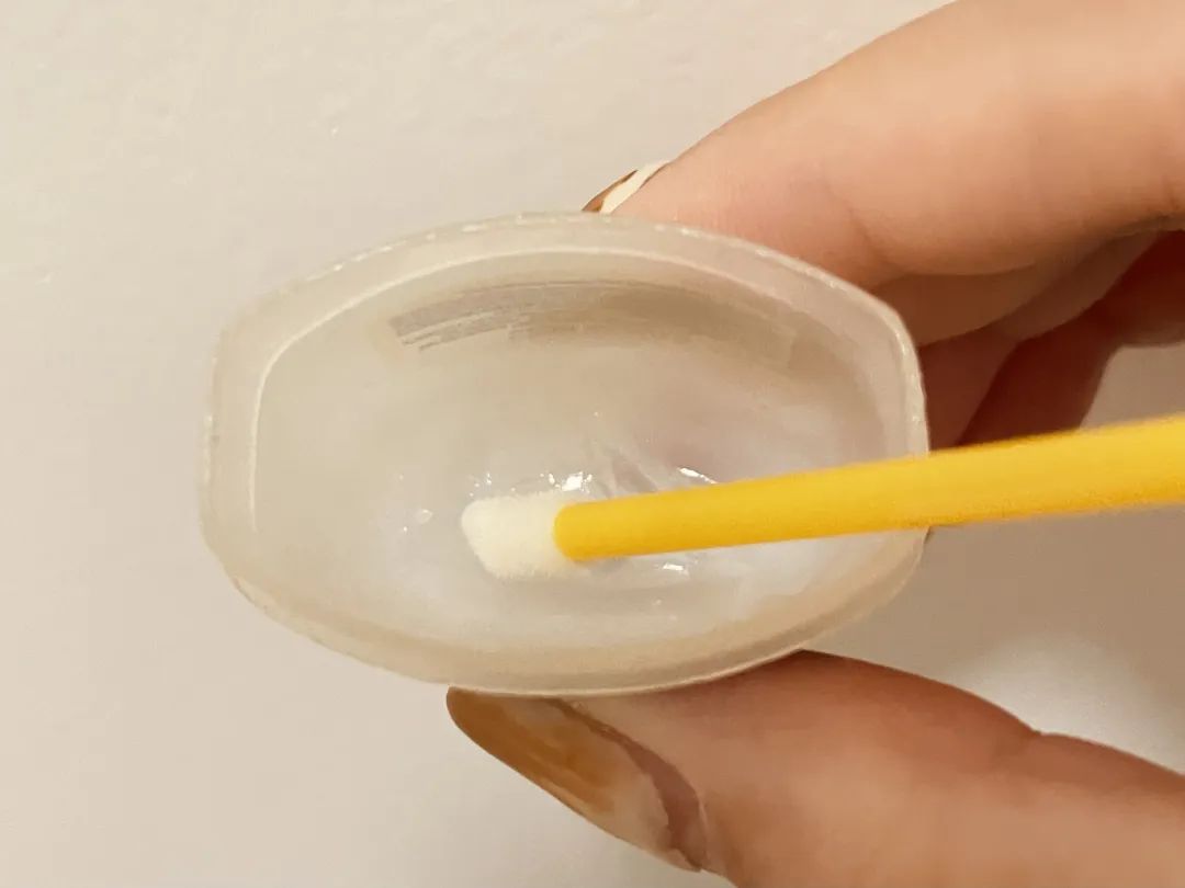 润唇膏为何越涂越干呢,涂了这么多年的润唇膏