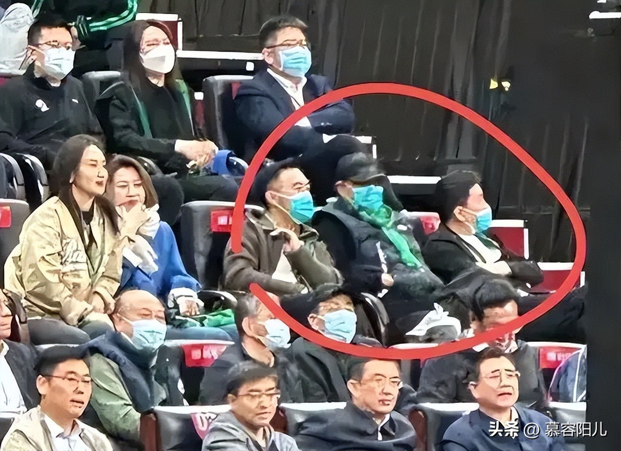 赵本山不仅现场见证辽篮夺冠，并设宴款待杨鸣，韩佳佟陪同出席！