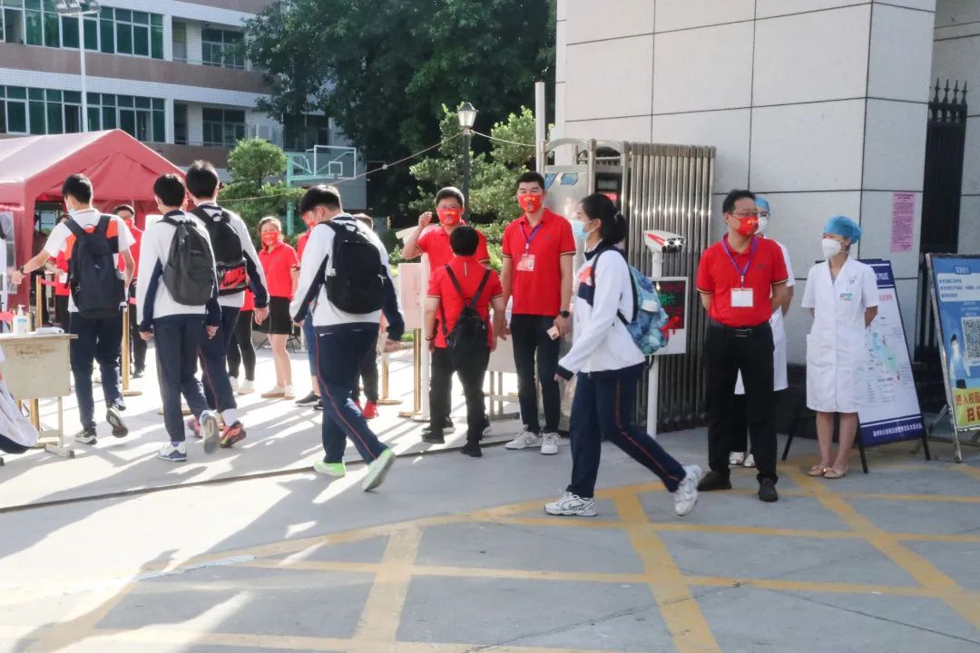 中考冲刺奋力追梦作文,少年奋斗追梦中考满分作文