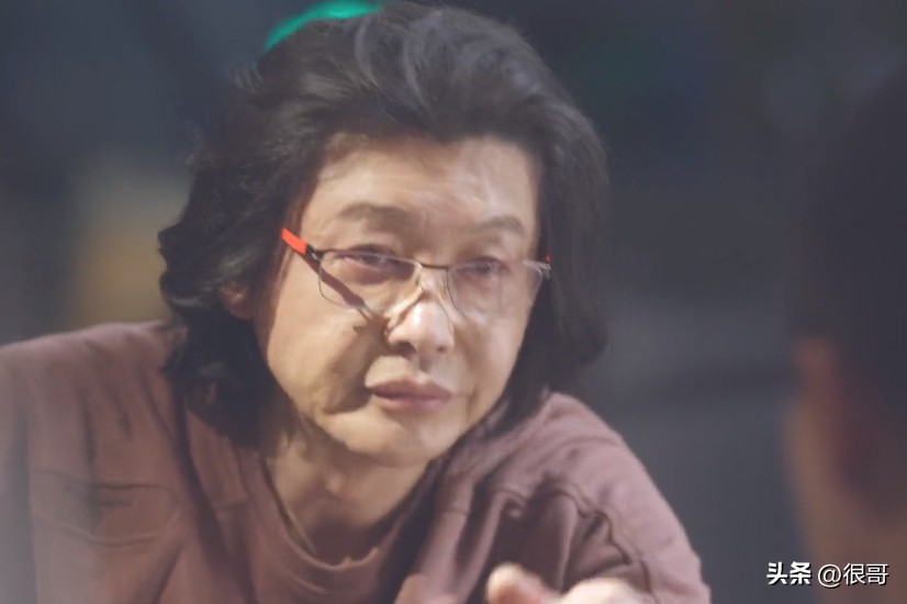 第二次拥抱记者,第二次拥抱齐涛身份