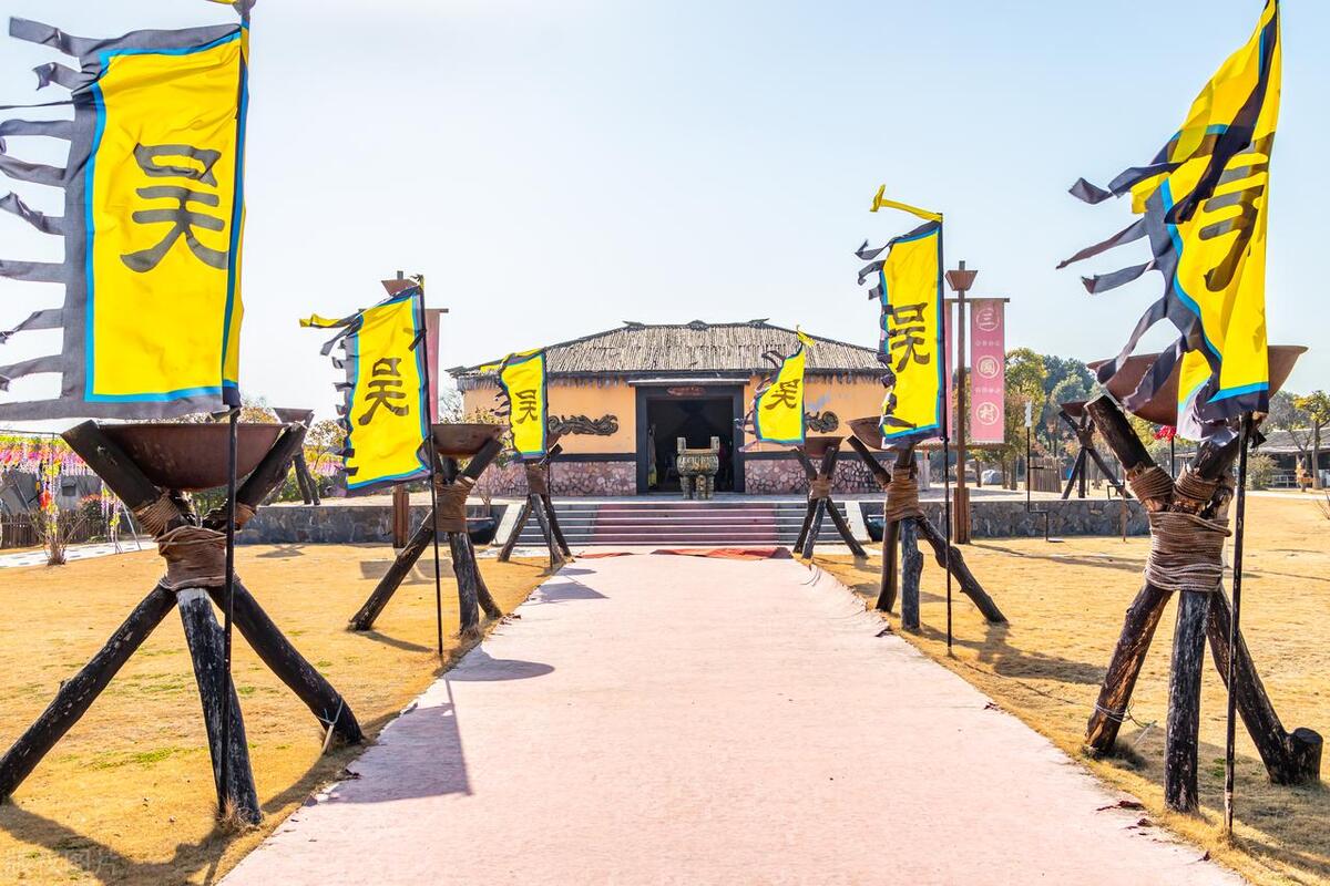 历史上的三国时期,三国演义与历史记载有什么不同