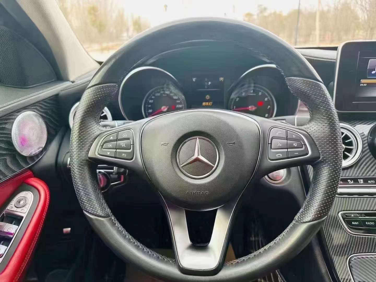 2017奔驰c200l二手车为什么比cla200贵,18款奔驰c200白外红内成都