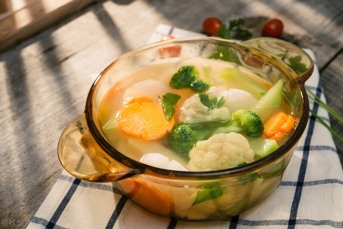 什么锅可以代替砂锅煲汤,煲汤用砂锅好还是瓷锅好