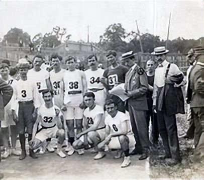 1904年奥运会：冠军开车作弊，亚军吃老鼠药，第四名穿西装睡大觉