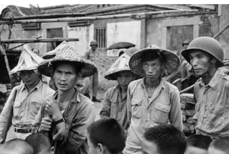 台湾老军官40年孤身一人，89年回大陆看女儿，只送了一个旧娃娃