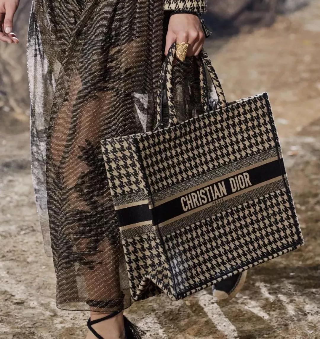 dior所有的惊喜都来自爱你的人,dior经典不过时