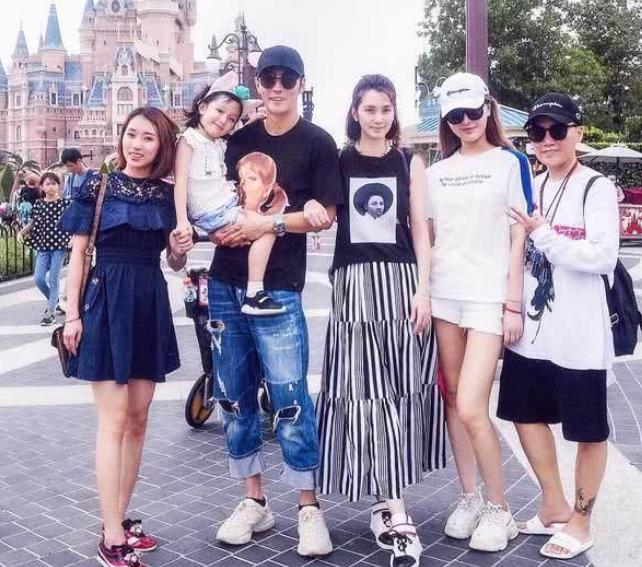 张丹峰洪欣风波后首次合体亮相,张丹峰怀柔拍戏