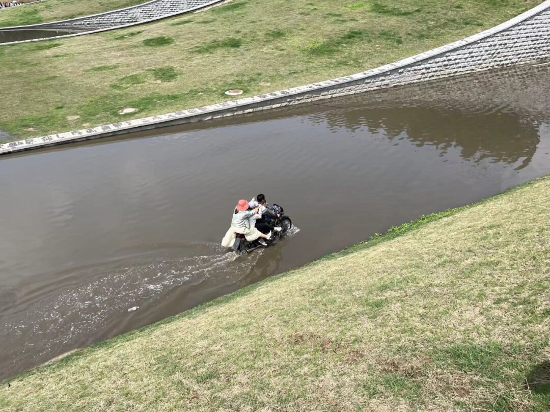 万人爬到白马寺！这样去景区的方式你绝对没见过！
