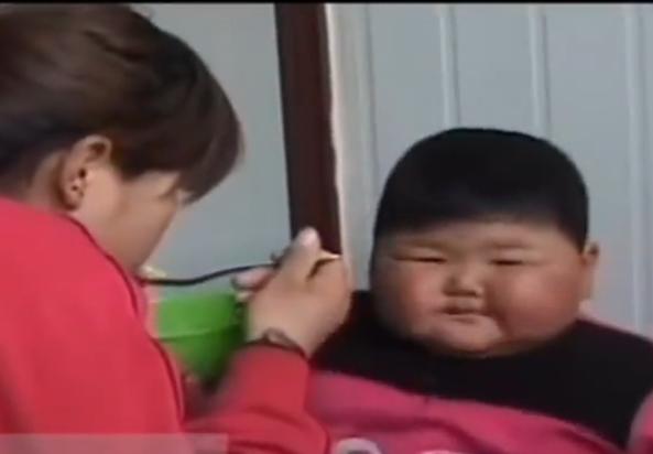 10岁女孩体重120斤怎么办,2岁女童体重高达92斤