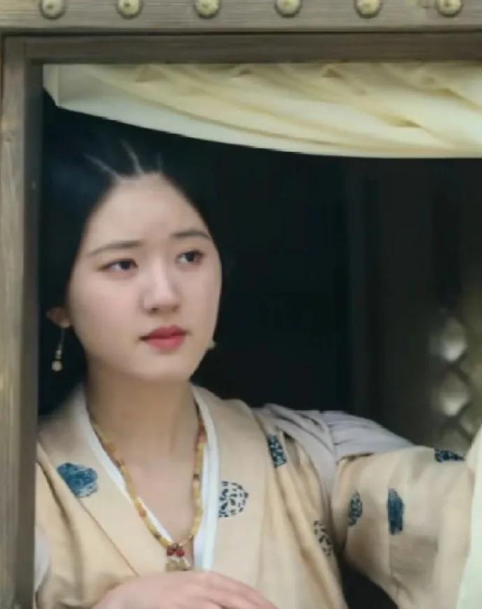 月圆中天，玉寄人间——影视剧里的“高大上”美饰盘点第1辑