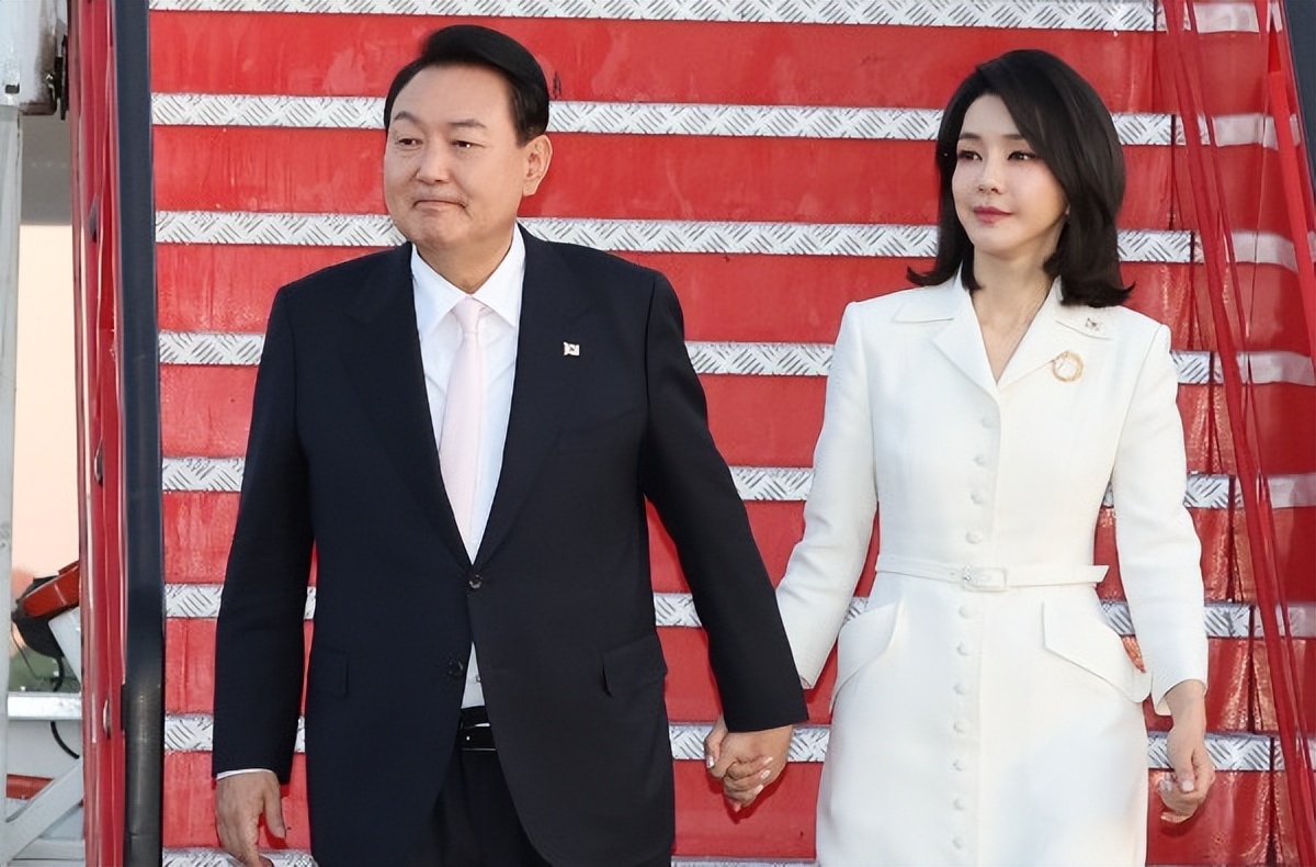 新一任韩国总统夫人,韩国现任总统夫人出访照片