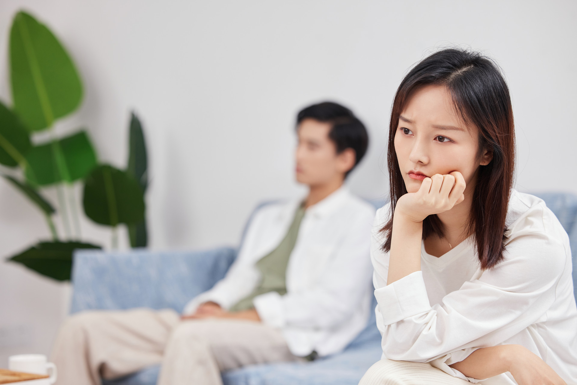 下属逼着领导决策如何应对,下属跟你叫板不听命令怎么办