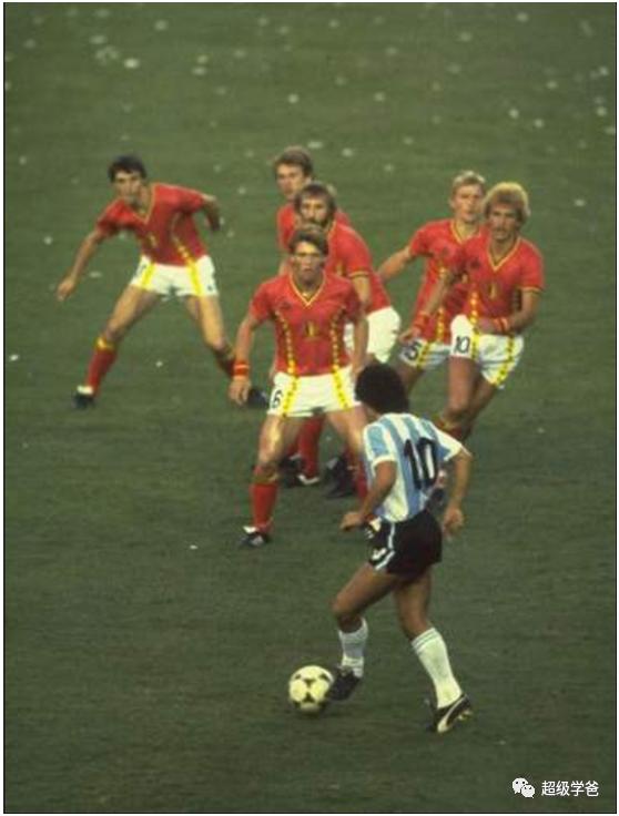 足球令人热血沸腾的比赛跌宕起伏,足球的魅力不止于比赛